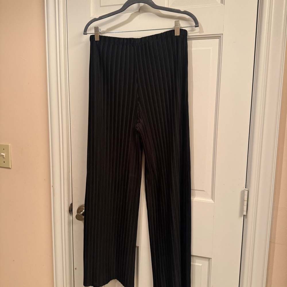 Black Pleated Trousers
